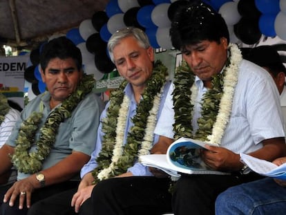 O presidente da Bolívia, Evo Morales, ao lado do vice-presidente, Álvaro García.