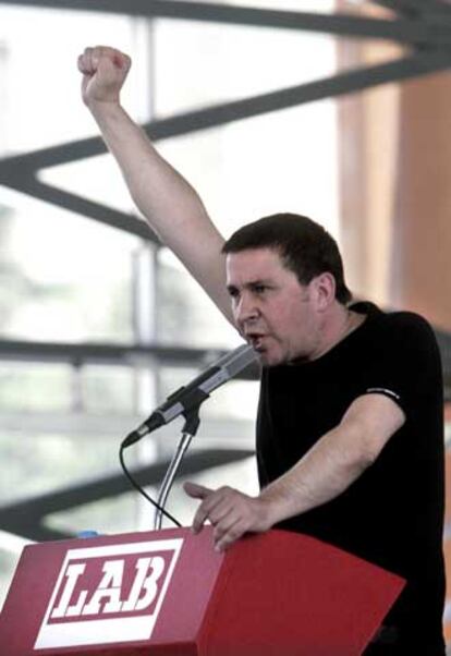 Arnaldo Otegi, durante el acto político en el que participó hoy en Durango.