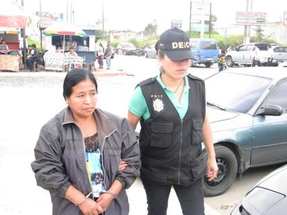 Rosario Colop, detenida por vender una niña en la guerra civil