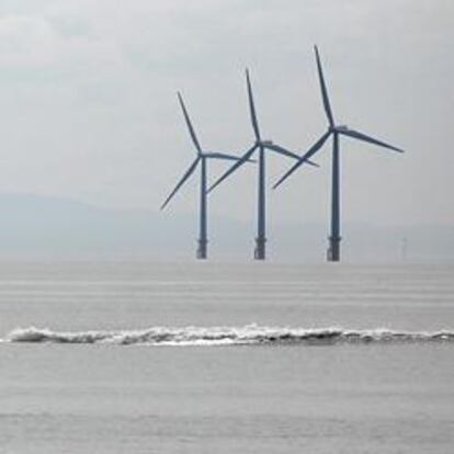 La eólica marina reta a los molinos en tierra