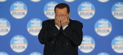 El exprimer ministro italiano Berlusconi en un mitin. 