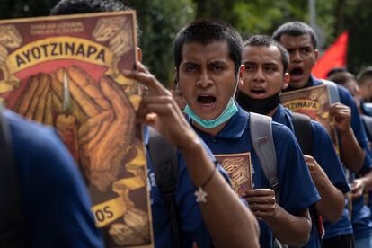 Marcha por los 43 estudiantes de la Escuela Normal Rural de Ayotzinapa, el 26 de septiembre 2022, en Ciudad de México.