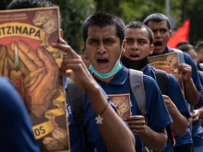 Marcha por los 43 estudiantes de la Escuela Normal Rural de Ayotzinapa, el 26 de septiembre 2022, en Ciudad de México.