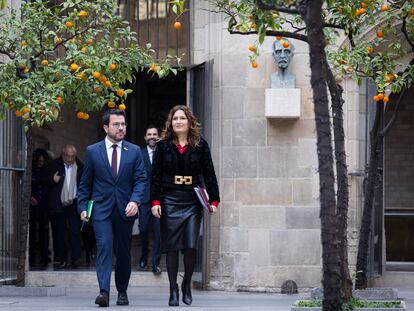 El presidente Pere Aragonès y la consejera Laura Vilagrà, este miércoles, en el Pati dels Tarongers en el 
Palau de la Generalitat