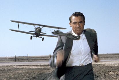 Running Stories nace para ser el perfecto antídoto contra la soledad, y para convertir a los 'runners' en protagonistas de su propia aventura. Aquí, Cary Grant en 'Con la muerte en los talones' (1959), quemando los polvorones.