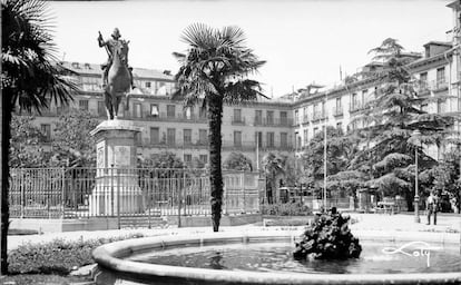 La Plaza Mayor en una imagen del fotógrafo Antonio Passaporte, fechada entre 1927 y 1936.