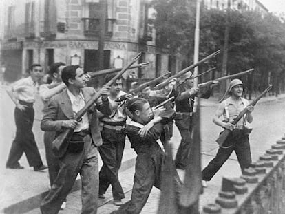 Un grupo de republicanos durante la Guerra Civil española en Madrid.