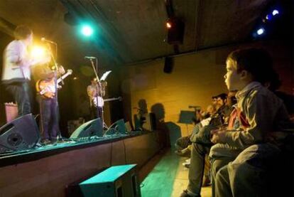 Concierto pop ante un público infantil en La Casa Encendida.