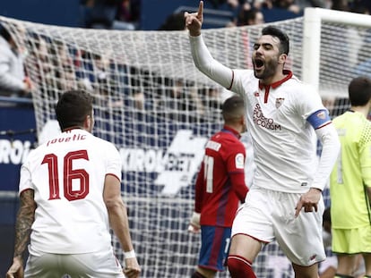 Iborra celebra el primer gol del Sevilla.