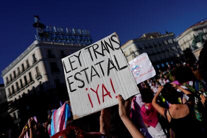 Protesta a favor de los derechos de las personas trans, en julio de 2020 en Madrid.