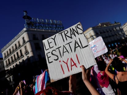 Protesta a favor de los derechos de las personas trans, en julio de 2020 en Madrid.