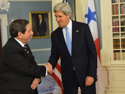 El canciller paname&ntilde;o, Fernando N&uacute;&ntilde;ez F&aacute;brega, y su hom&oacute;logo de EE UU, John Kerry.