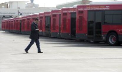 Varios autobuses de la empresa municipal de Sevilla. 