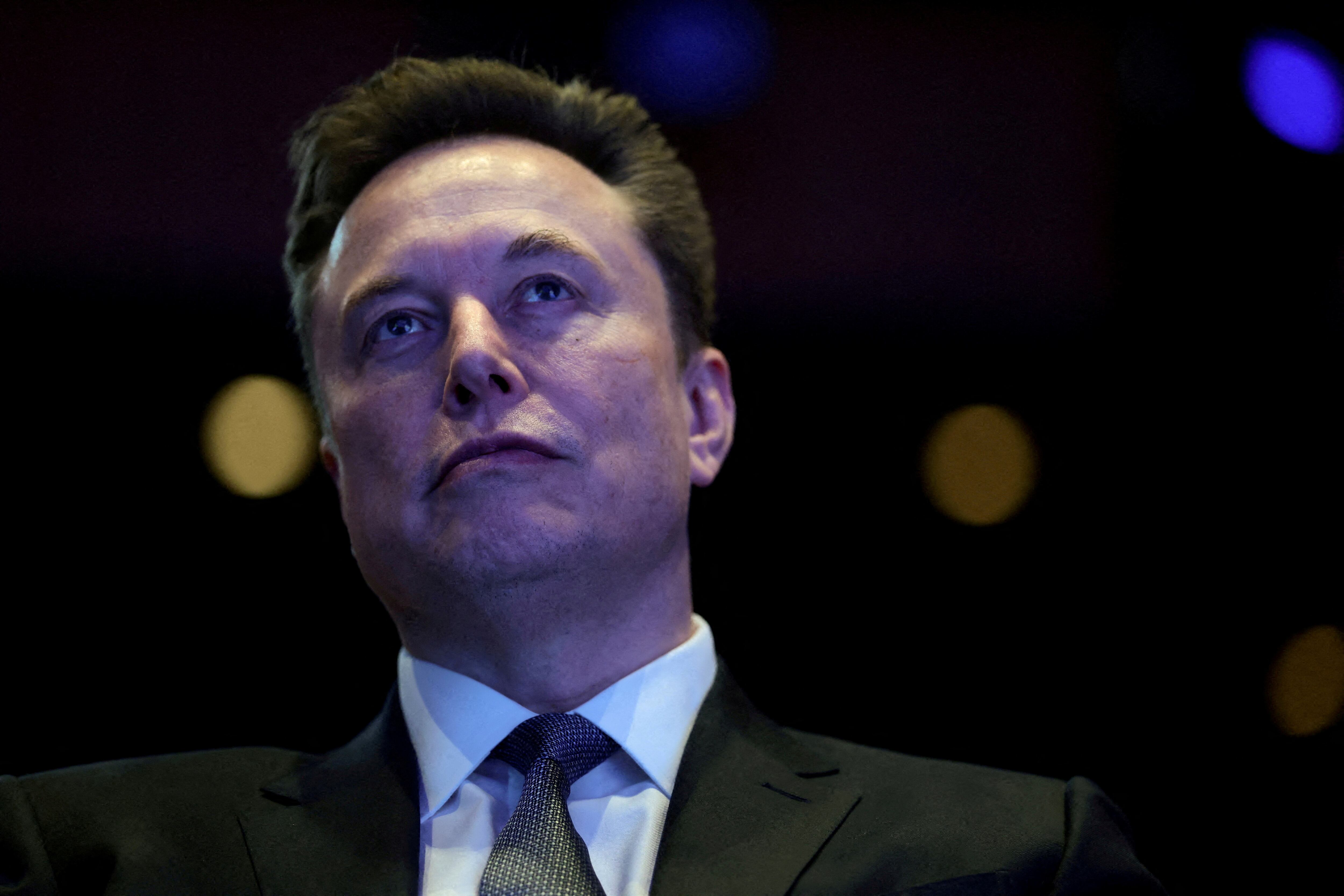 Elon Musk llama a Pedro Sánchez “tirano” y “fascista totalitario” por su anuncio contra la impunidad de las redes