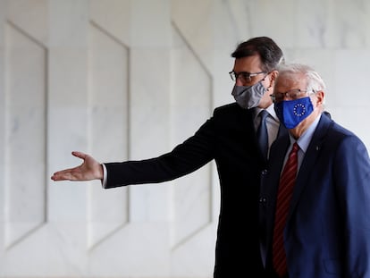 El ministro de Relaciones Exteriores de Brasil, Carlos Franca y el jefe de política exterior de la UE y vicepresidente de la Comisión Europea, Josep Borrell, antes de una reunión en el Palacio de Itamaraty en Brasilia(Brasil).