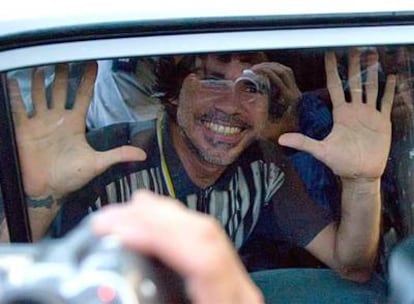 Gorki Águila, a bordo de un coche de la policía el viernes cuando abandonaba el tribunal después del juicio.