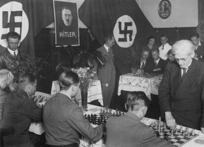 El Club de Ajedrez Hitler, en 1940.