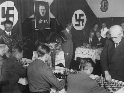 El Club de Ajedrez Hitler, en 1940.