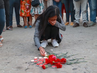 Concentración en repulsa de un asesinato machista en Sevilla.