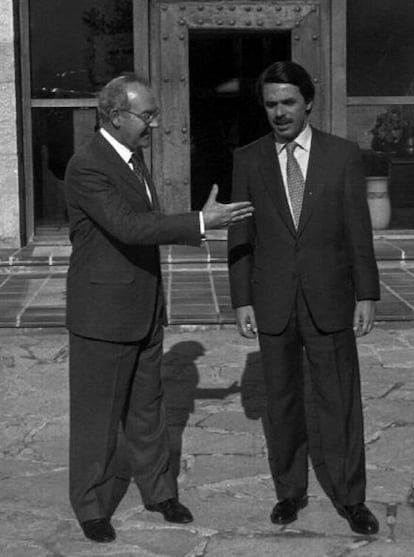 Ardanza, con el entonces presidente José María Aznar en una reunión en noviembre de 1996.