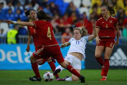 Davison, rodeada de jugadoras españolas.