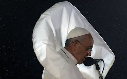 Pope Francis speaks to the youth in Copacabana beach.