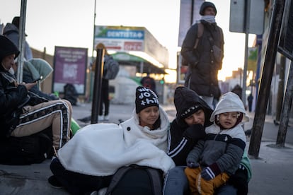 La noticia de la cancelación de CBP One ha conmocionado a los migrantes que esperaban este lunes en Ciudad Juárez en el puente fronterizo porque tenían una cita ya confirmada para la una de la tarde. 