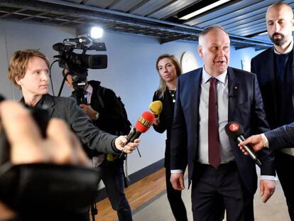 El líder del Partido de Izquierda, Jonas Sjostedt, este lunes antes de reunirse con el presidente del Parlamento sueco.