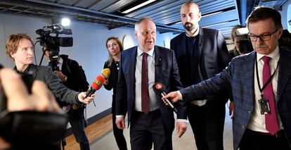 El líder del Partido de Izquierda, Jonas Sjostedt, este lunes antes de reunirse con el presidente del Parlamento sueco.