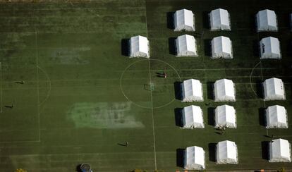 Campamento para los inmigrantes solicitantes de asilo en los terrenos del antiguo cuartel del ejército Schmidt-Knobelsdorf-Kaserne en Berlín, Alemania.