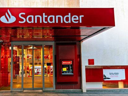 Santander suma 5.229 bajas en España y 391 nuevas contrataciones en 2021