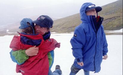 Alison, junto a sus hijos Katie (en brazos) y Tom, en una imagen de 1995.