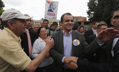 O candidato Óscar Ivan Zuluaga em campanha.