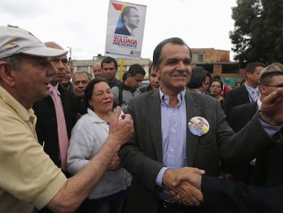 O candidato Óscar Ivan Zuluaga em campanha.