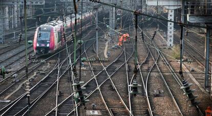 Trabajos de mantenimiento en las v&iacute;as cerca de la Gare de l&#039;Est de Par&iacute;s, el 21 de febrero