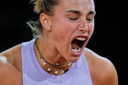 Sabaleenka celebra un punto ante Kostyuk.