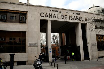 Entrada de las instalaciones del Canal de Isabel II, en Madrid