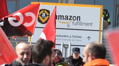 Trabajadores de Amazon durante las movilizaciones el pasado abril.