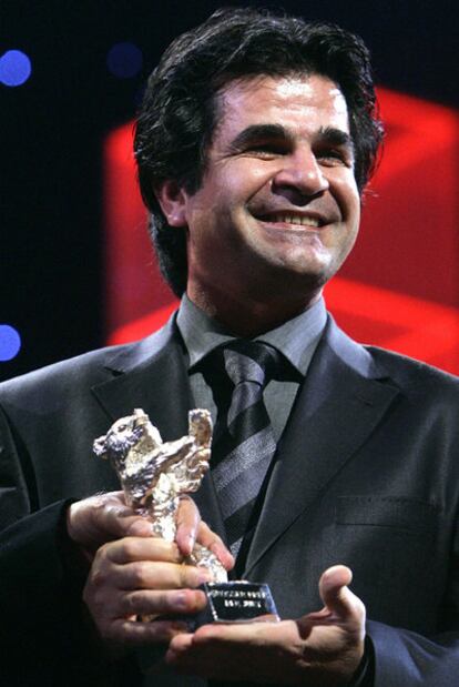 Jafar Panahi, con el Gran Premio del Jurado de Berlín 2006.