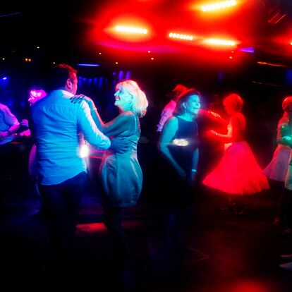 Un momento de las veladas de música y baile que la sala parisiense Duplex ofrece todos los domingos y los lunes de 14.30 a 21.00.