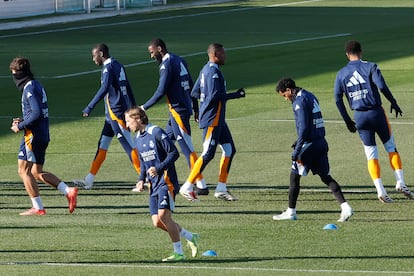 Los jugadores del Real Madrid durante el entrenamiento de este jueves en la Ciudad Deportiva de Valdebebas, en Madrid.