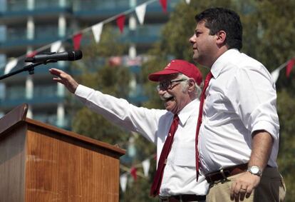 El ministro principal de Gibraltar, Fabian Picardo (dcha), y el exministro Joe Bossano en los actos del d&iacute;a nacional.