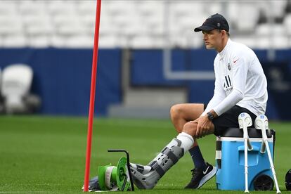 Thomas Tuchel asiste a la última sesión de entrenamiento del PSG.