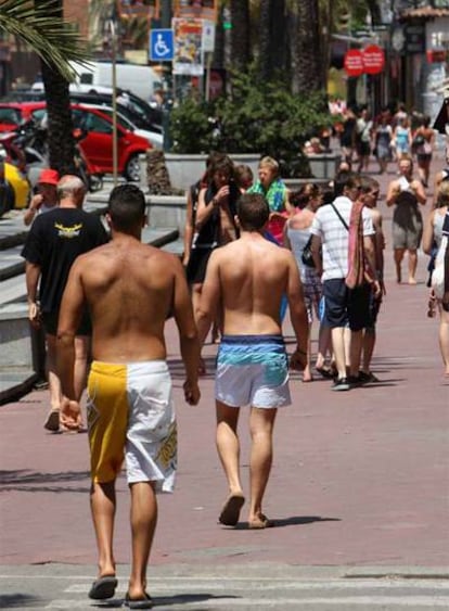 Pasear en bañador por la calle es algo habitual en Lloret de Mar.