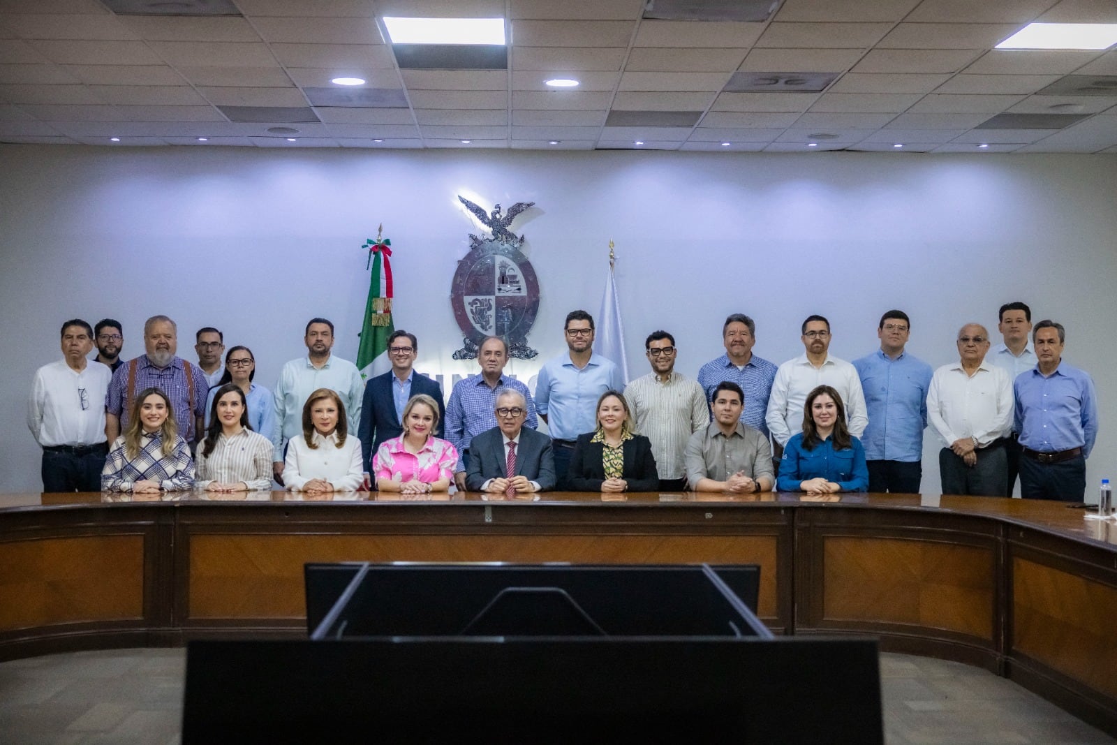 Rubén Rocha regresa como gobernador de Sinaloa pese a los señalamientos de vínculos con el narcotráfico