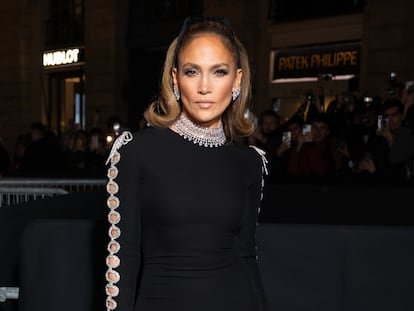 Jennifer Lopez, a su llegada al desfile de alta costura de Valentino en París, el 24 de enero de 2024.