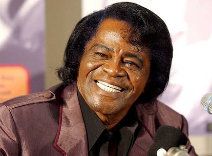 Nadie alcanzó, al menos durante la segunda mitad del siglo XX, una posición tan hegemónica en la música afroamericana como James Brown, en la imagen fotografiado durante una conferencia de prensa en Melburne, Australia, en abril de 2004.