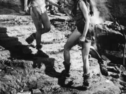 Raquel Welch y Martine Beswick en un fotograma de 'Hace un millón de años'.