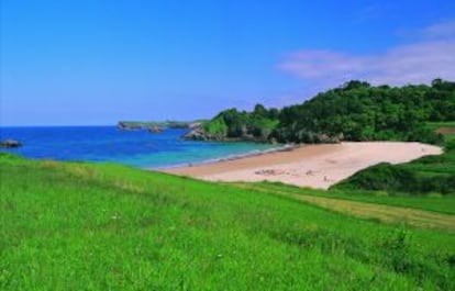 La playa de Toranda, en Llanes (Asturias).