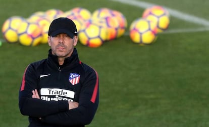 Simeone, durante el último entrenamiento del Atlético antes del derbi.